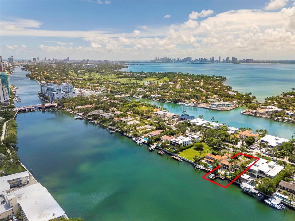 На продажу: $13,999,000 (6 спален, 5 ванн, 5809 Квадратных фут)