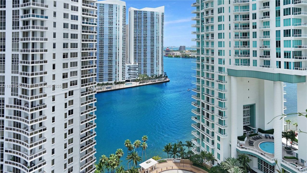 На продажу: $995,000 (2 спален, 2 ванн, 1303 Квадратных фут)