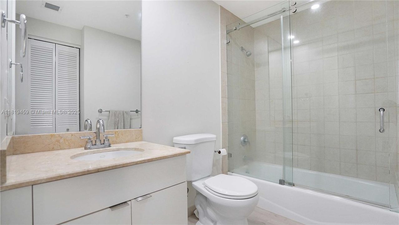 На продажу: $995,000 (2 спален, 2 ванн, 1303 Квадратных фут)