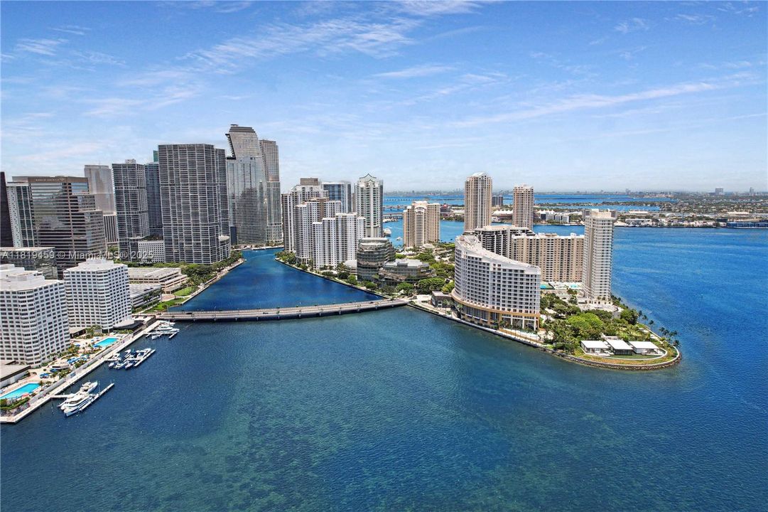 На продажу: $995,000 (2 спален, 2 ванн, 1303 Квадратных фут)