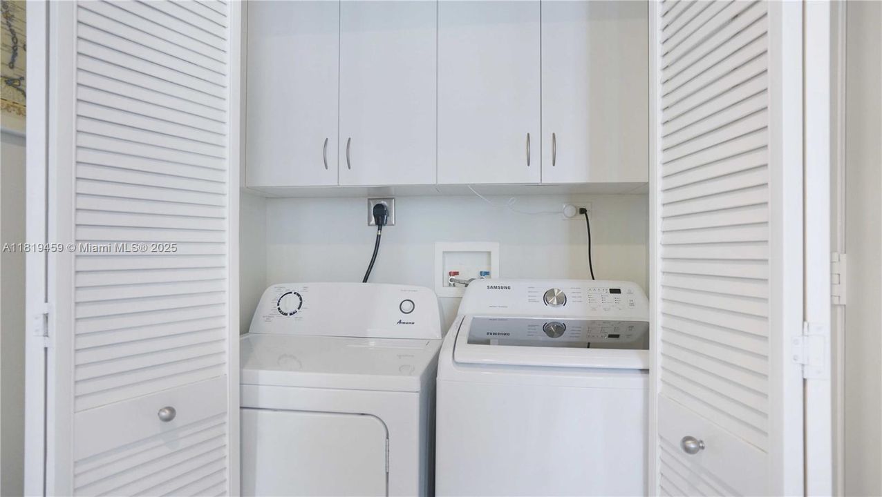 На продажу: $995,000 (2 спален, 2 ванн, 1303 Квадратных фут)