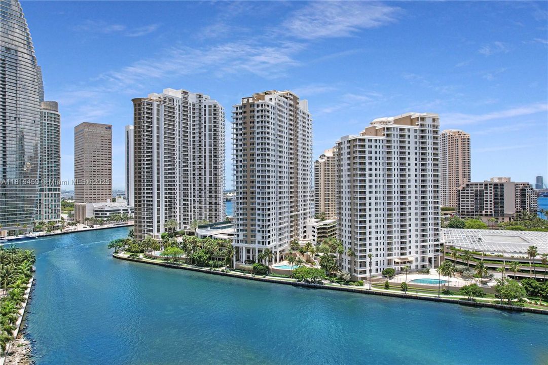 На продажу: $995,000 (2 спален, 2 ванн, 1303 Квадратных фут)