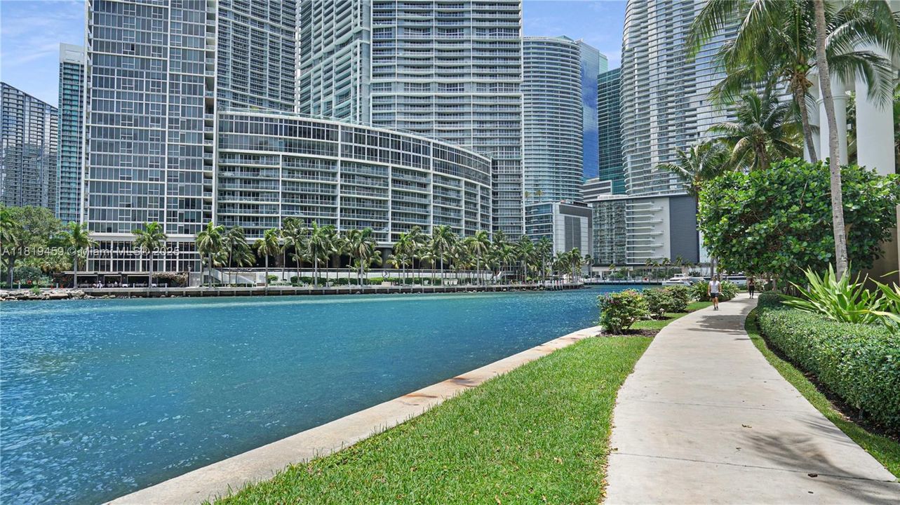 На продажу: $995,000 (2 спален, 2 ванн, 1303 Квадратных фут)