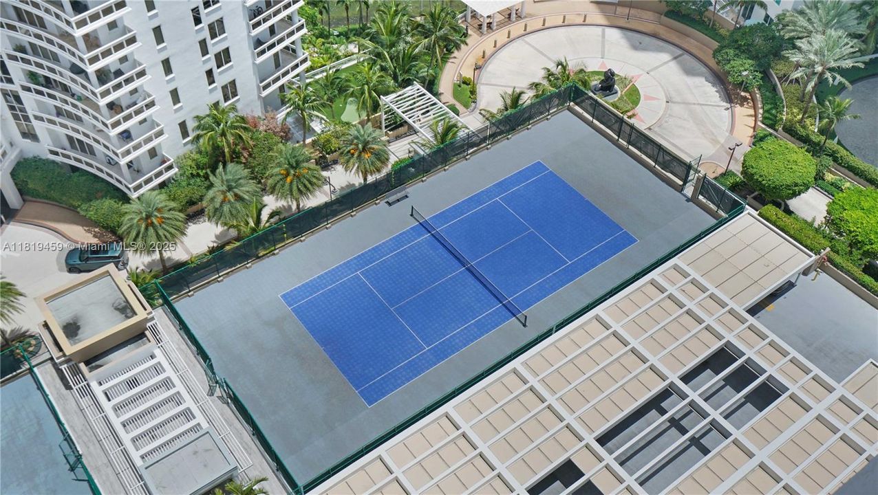 На продажу: $995,000 (2 спален, 2 ванн, 1303 Квадратных фут)