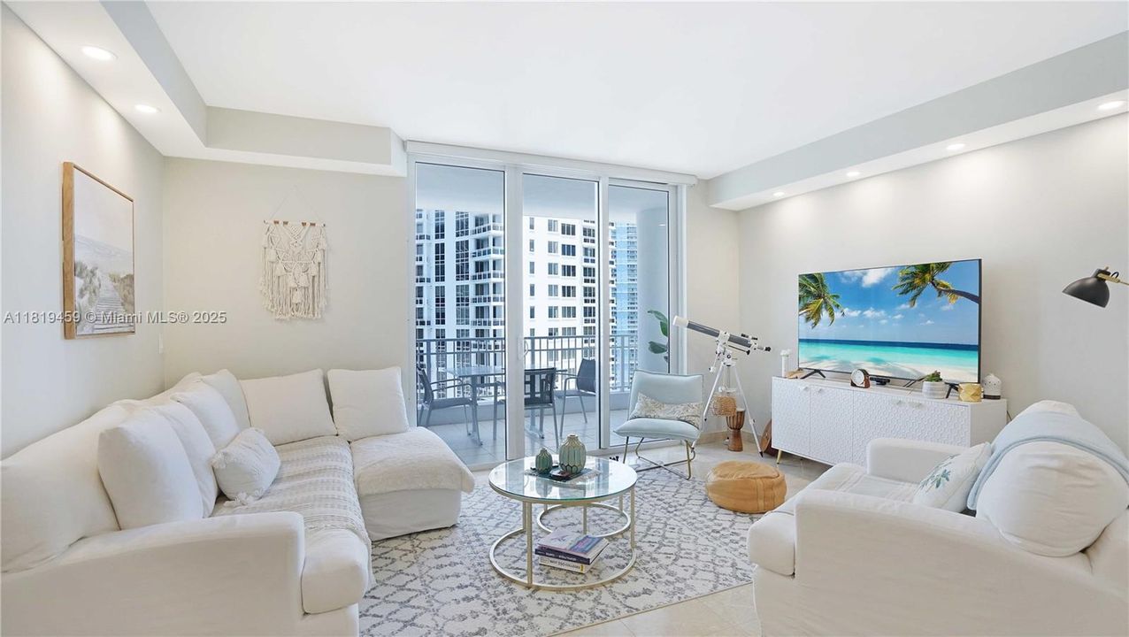 На продажу: $995,000 (2 спален, 2 ванн, 1303 Квадратных фут)