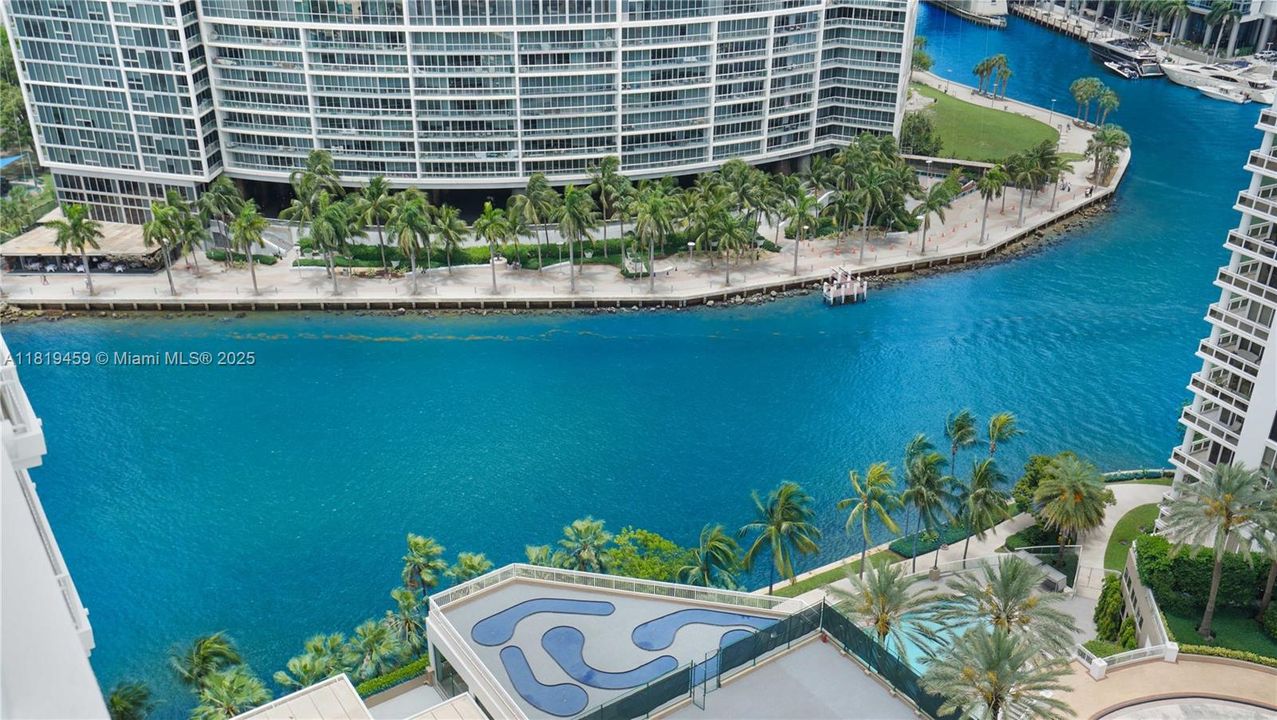 На продажу: $995,000 (2 спален, 2 ванн, 1303 Квадратных фут)