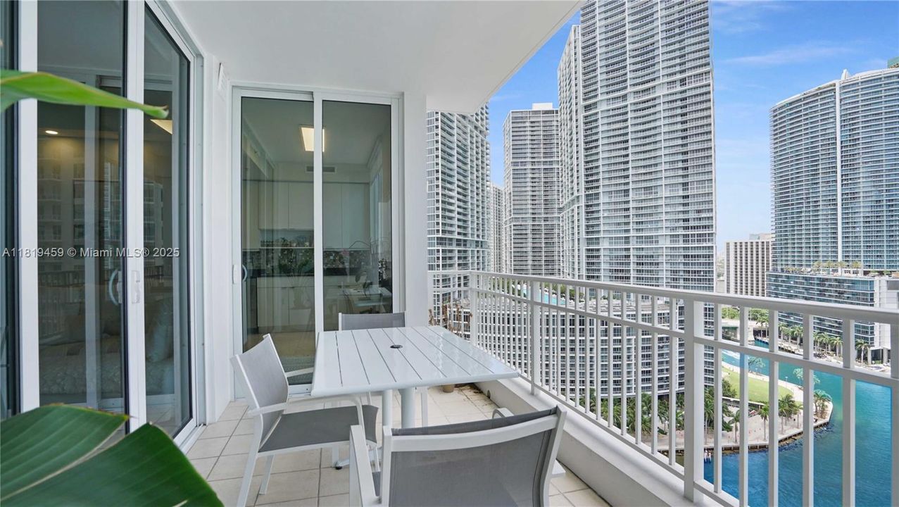 На продажу: $995,000 (2 спален, 2 ванн, 1303 Квадратных фут)