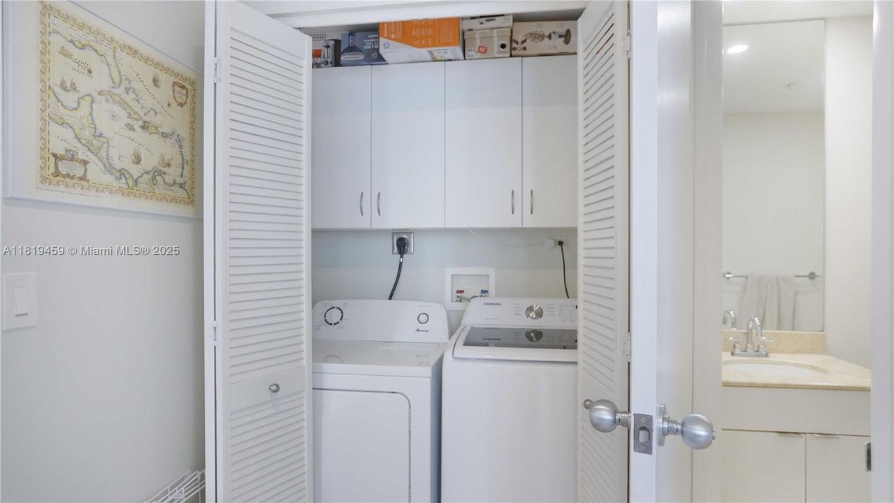 На продажу: $995,000 (2 спален, 2 ванн, 1303 Квадратных фут)