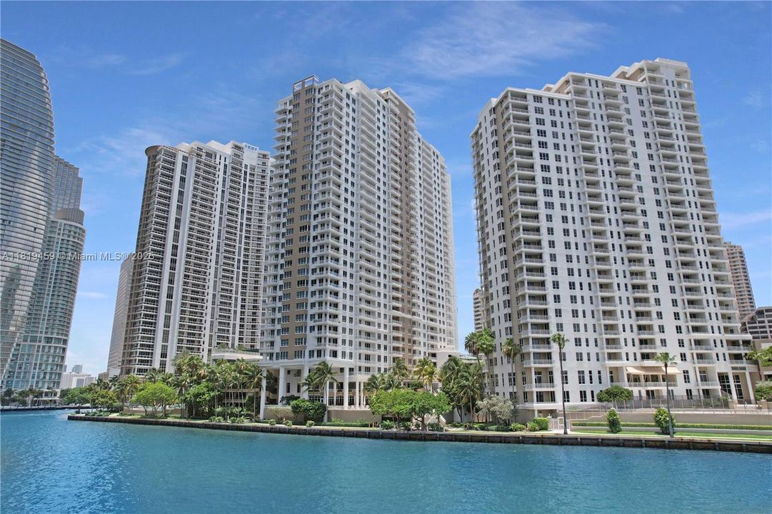 На продажу: $995,000 (2 спален, 2 ванн, 1303 Квадратных фут)