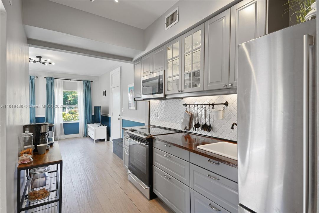 最近售出: $270,000 (2 贝兹, 1 浴室, 609 平方英尺)