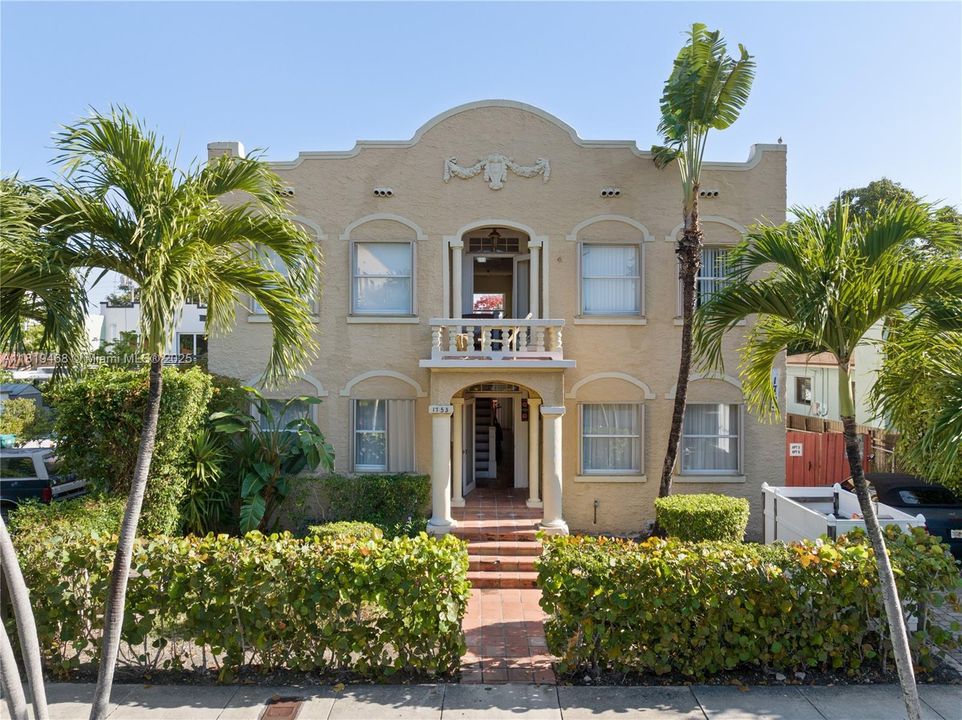 最近售出: $270,000 (2 贝兹, 1 浴室, 609 平方英尺)