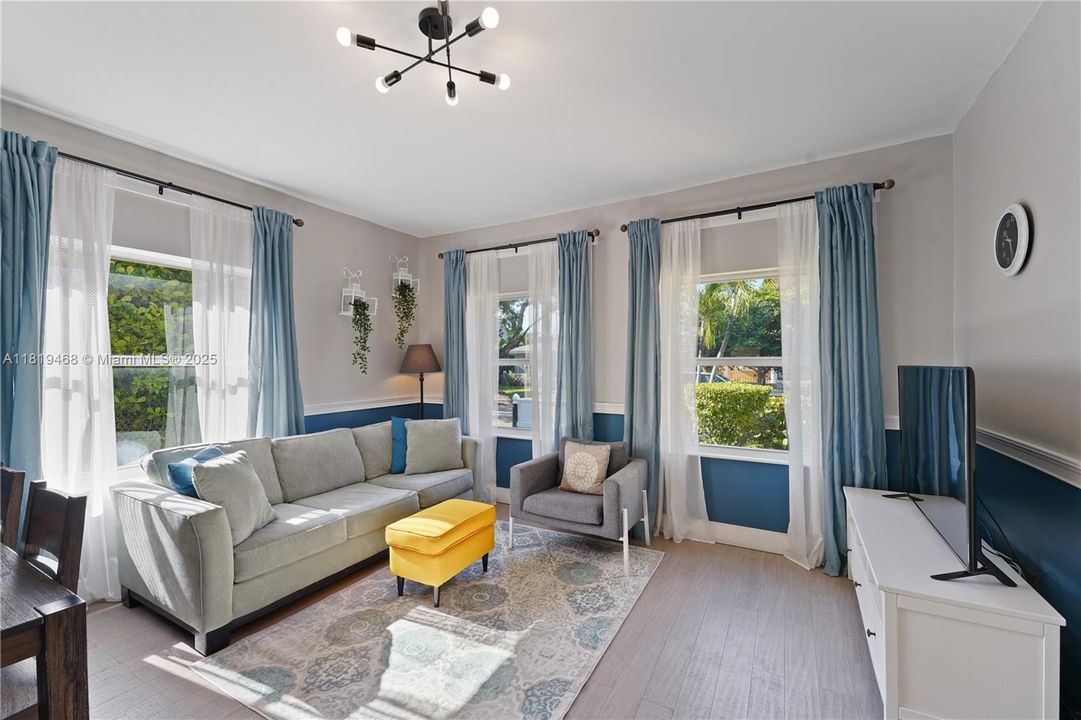 最近售出: $270,000 (2 贝兹, 1 浴室, 609 平方英尺)