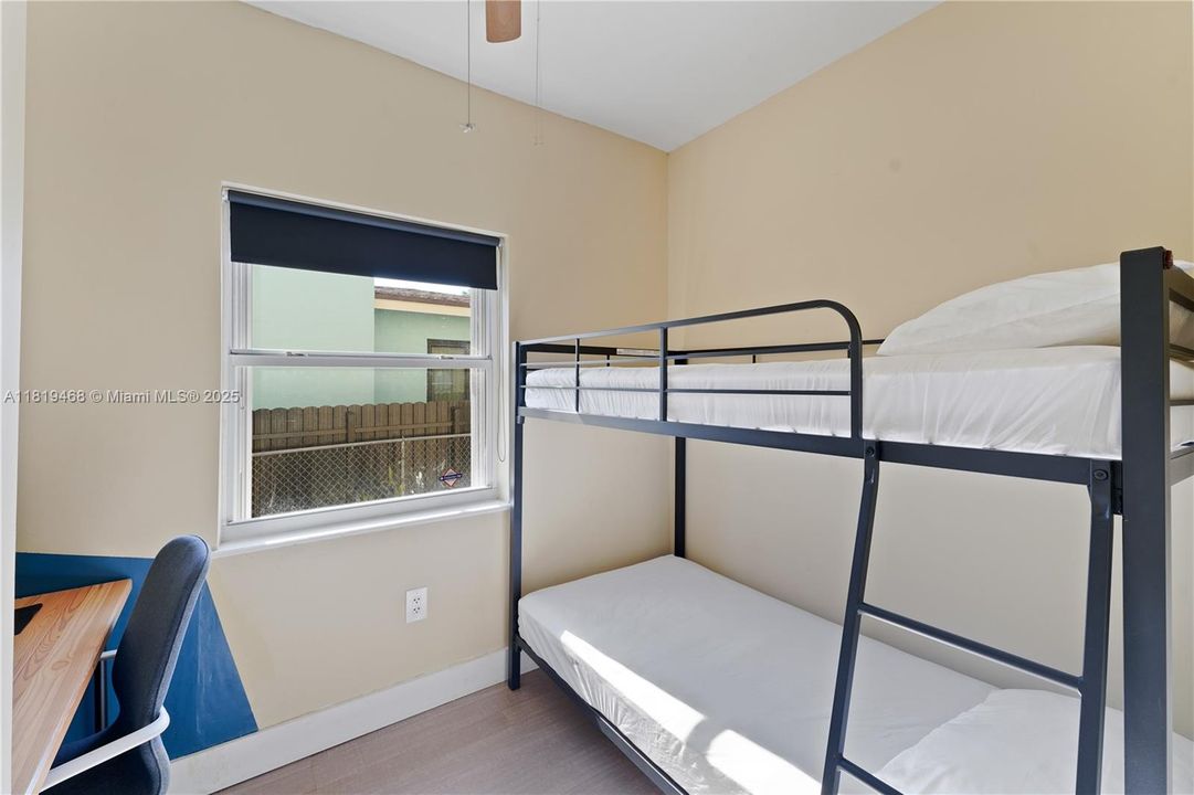 最近售出: $270,000 (2 贝兹, 1 浴室, 609 平方英尺)