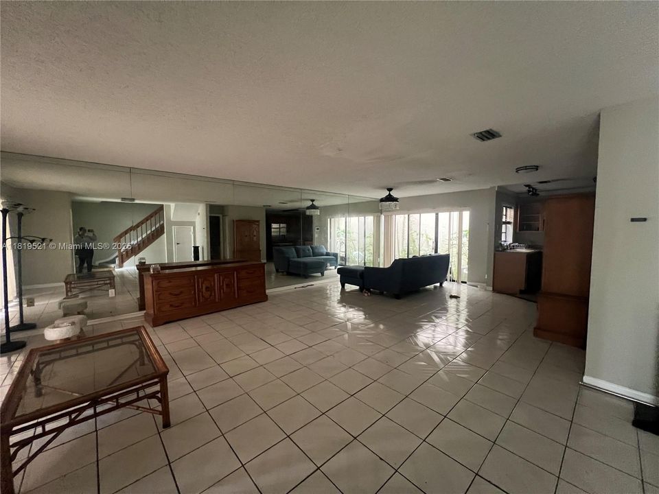 最近售出: $325,000 (3 贝兹, 2 浴室, 1590 平方英尺)