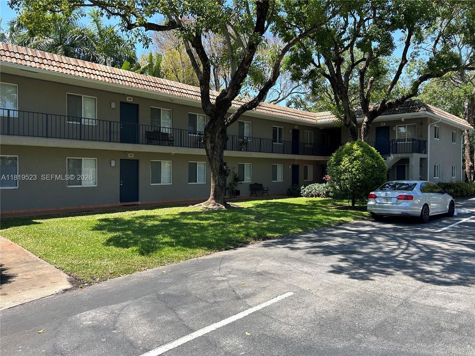 Под контрактом: $1,530 (1 спален, 1 ванн, 650 Квадратных фут)