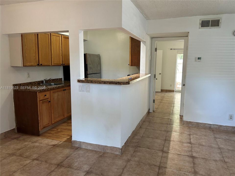 Под контрактом: $1,530 (1 спален, 1 ванн, 650 Квадратных фут)