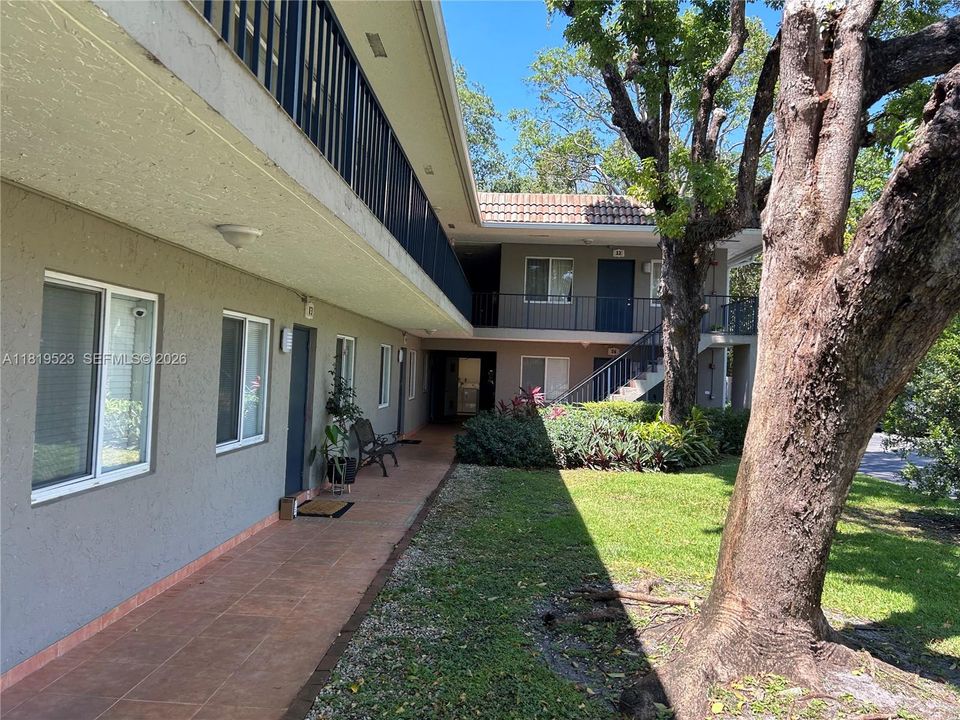 Под контрактом: $1,530 (1 спален, 1 ванн, 650 Квадратных фут)