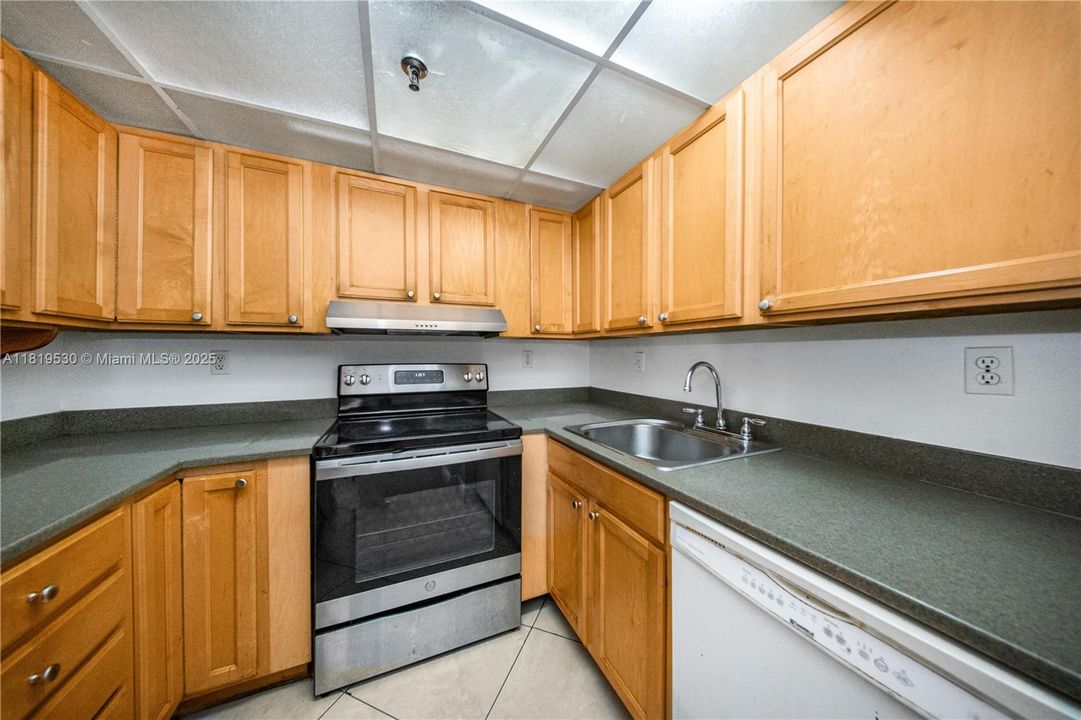 Vendido Recientemente: $275,000 (2 camas, 2 baños, 848 Pies cuadrados)