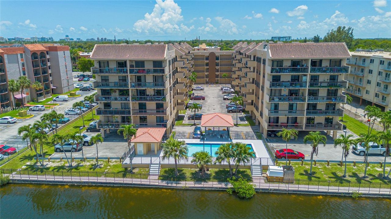 Vendido Recientemente: $275,000 (2 camas, 2 baños, 848 Pies cuadrados)