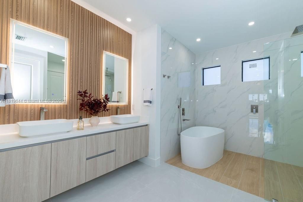 Recently Sold: $568,500 (4 beds, 3 baths, 0 Square Feet)