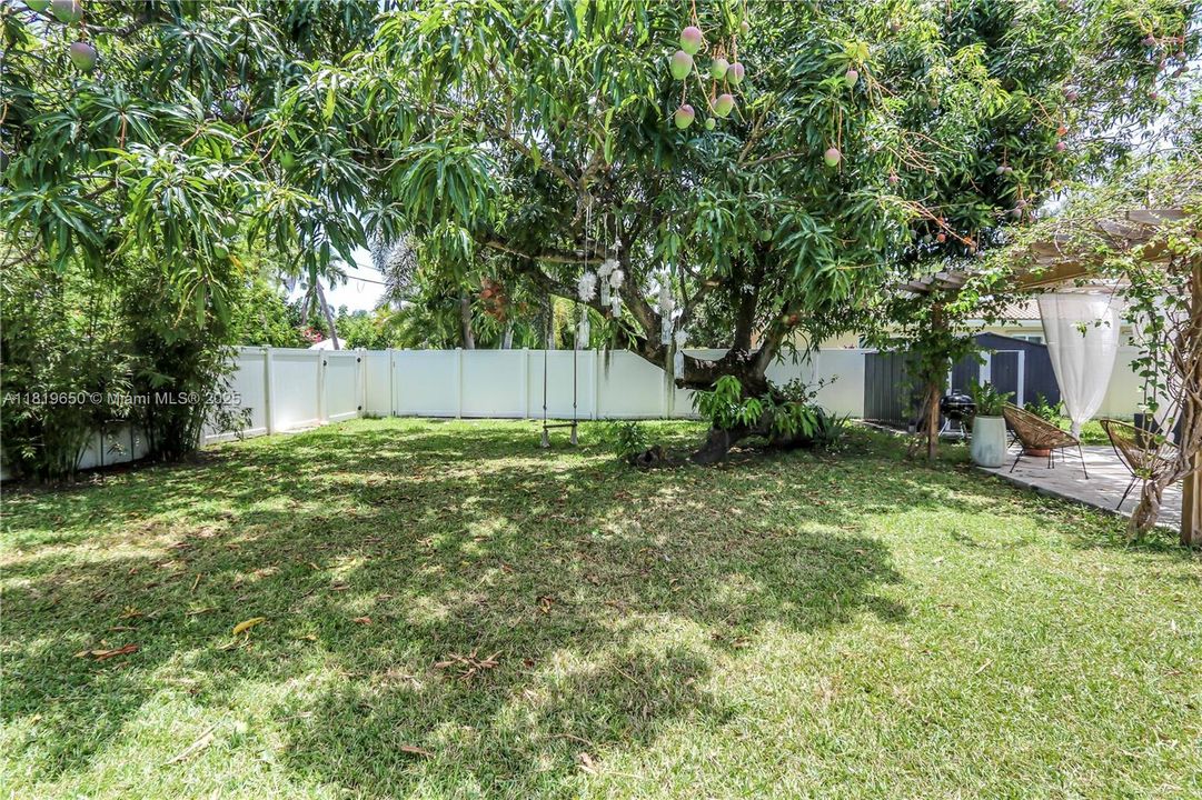 Recently Rented: $3,900 (2 beds, 1 baths, 1400 Square Feet)