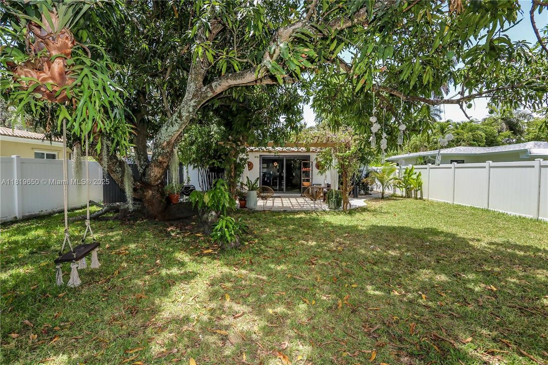 Recently Rented: $3,900 (2 beds, 1 baths, 1400 Square Feet)