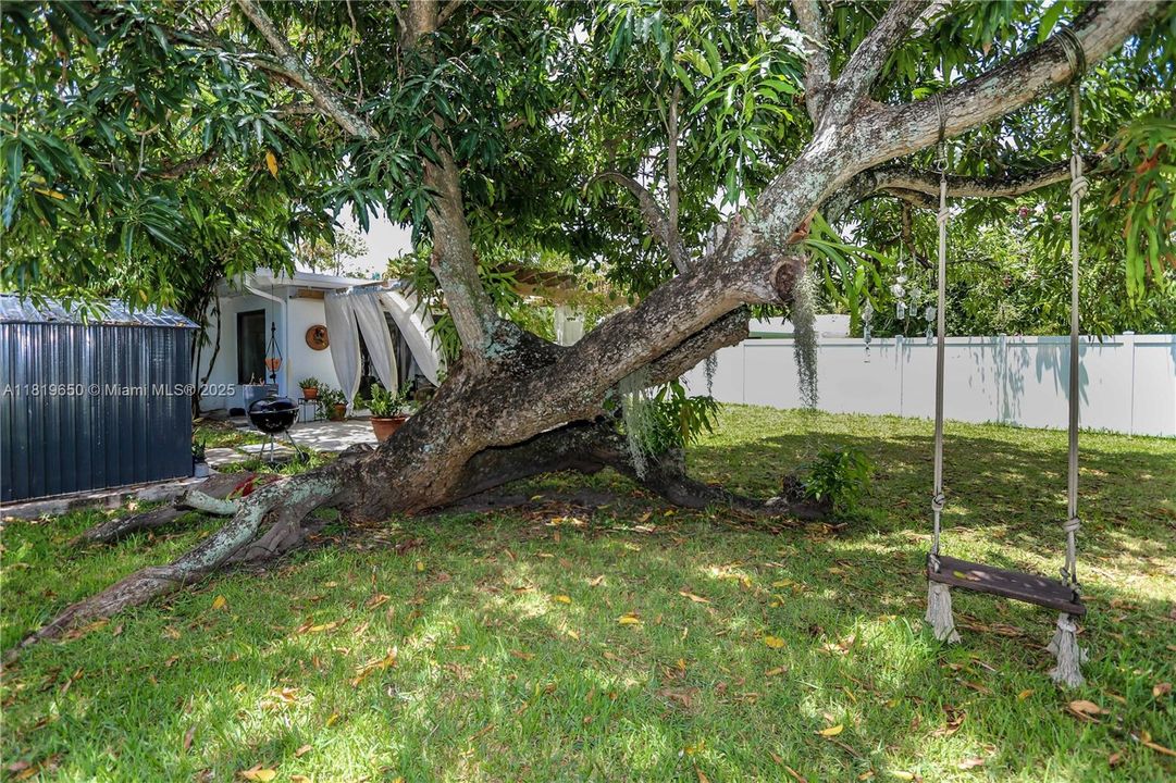 Recently Rented: $3,900 (2 beds, 1 baths, 1400 Square Feet)