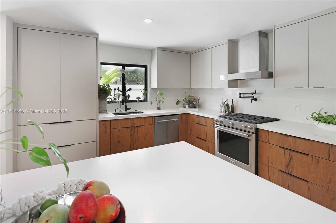 Recently Rented: $3,900 (2 beds, 1 baths, 1400 Square Feet)