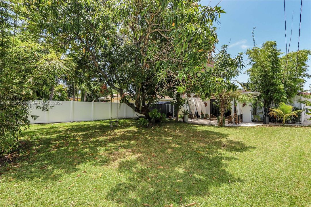 Recently Rented: $3,900 (2 beds, 1 baths, 1400 Square Feet)