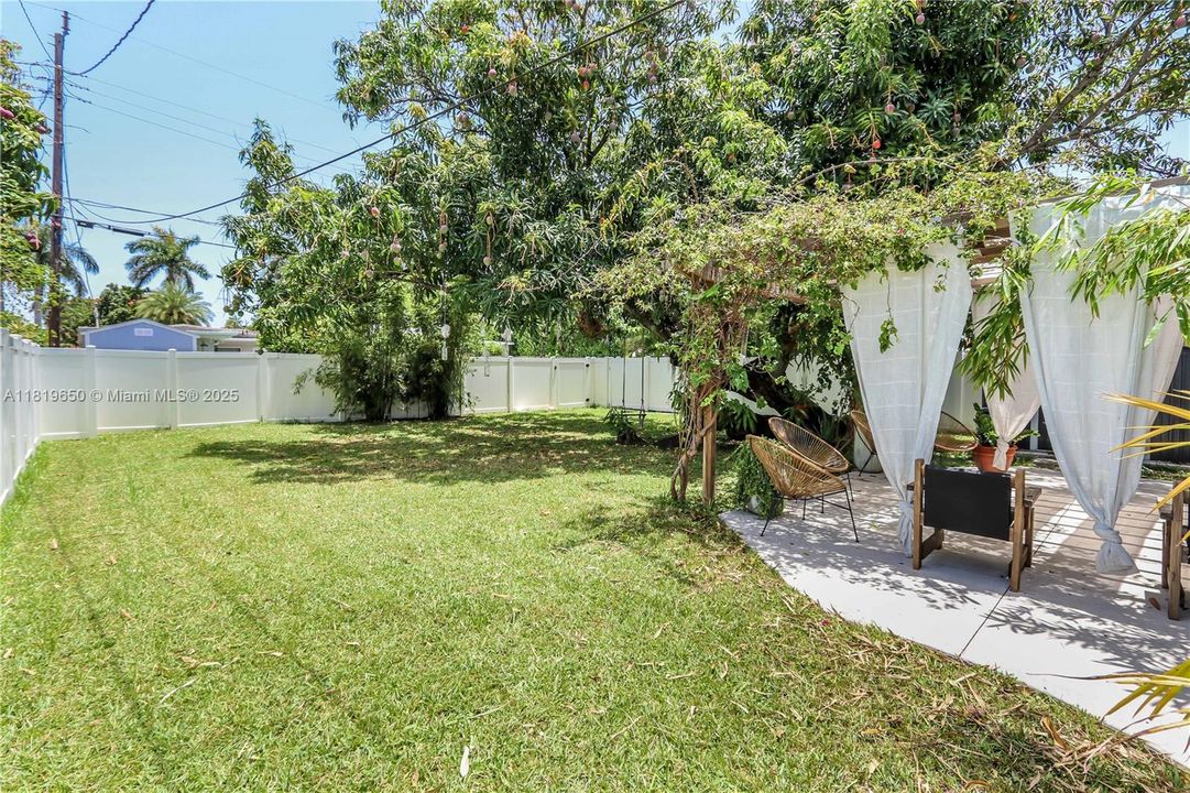 Recently Rented: $3,900 (2 beds, 1 baths, 1400 Square Feet)