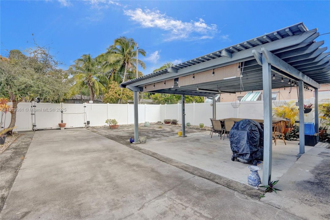 View of entrance from street behind, large enough to park RV or a boat, lots of room to park.