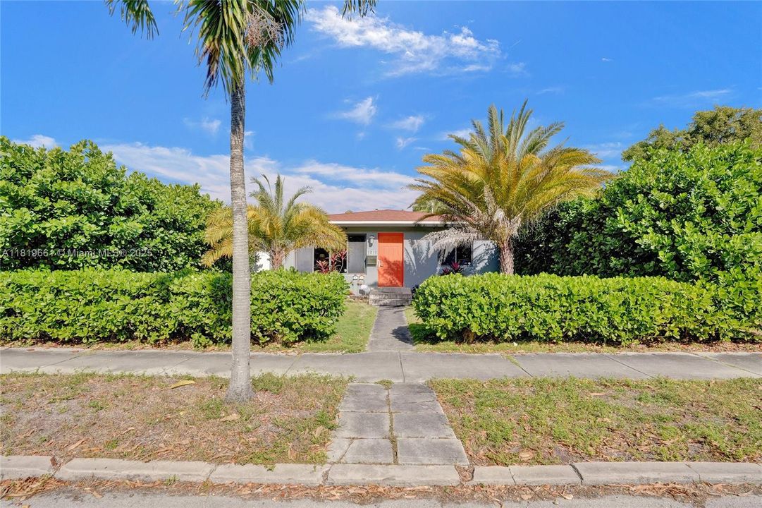 Spacious front yard on a quiet tree lined street, just minutes to downtown Hollywood, shopping, entertainment and the beach.