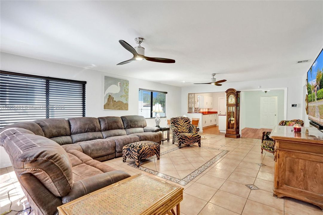 Spacious living room