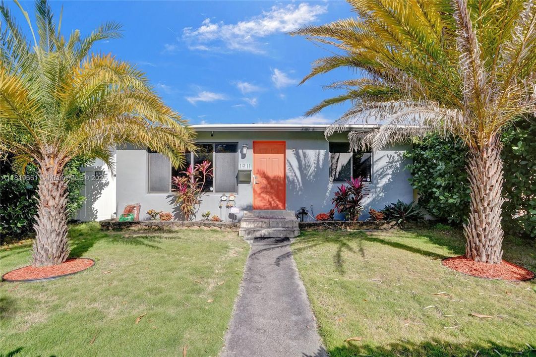 Recently Sold: $475,000 (2 beds, 2 baths, 1408 Square Feet)