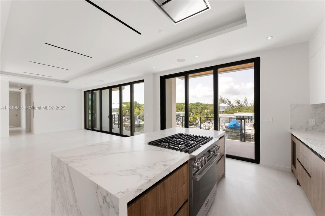 For Sale: $4,850,000 (5 beds, 5 baths, 4306 Square Feet)