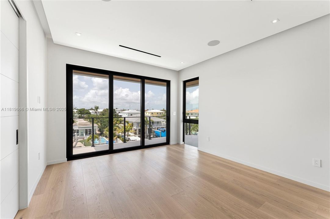 For Sale: $4,850,000 (5 beds, 5 baths, 4306 Square Feet)