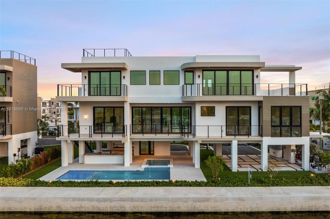 For Sale: $4,850,000 (5 beds, 5 baths, 4306 Square Feet)