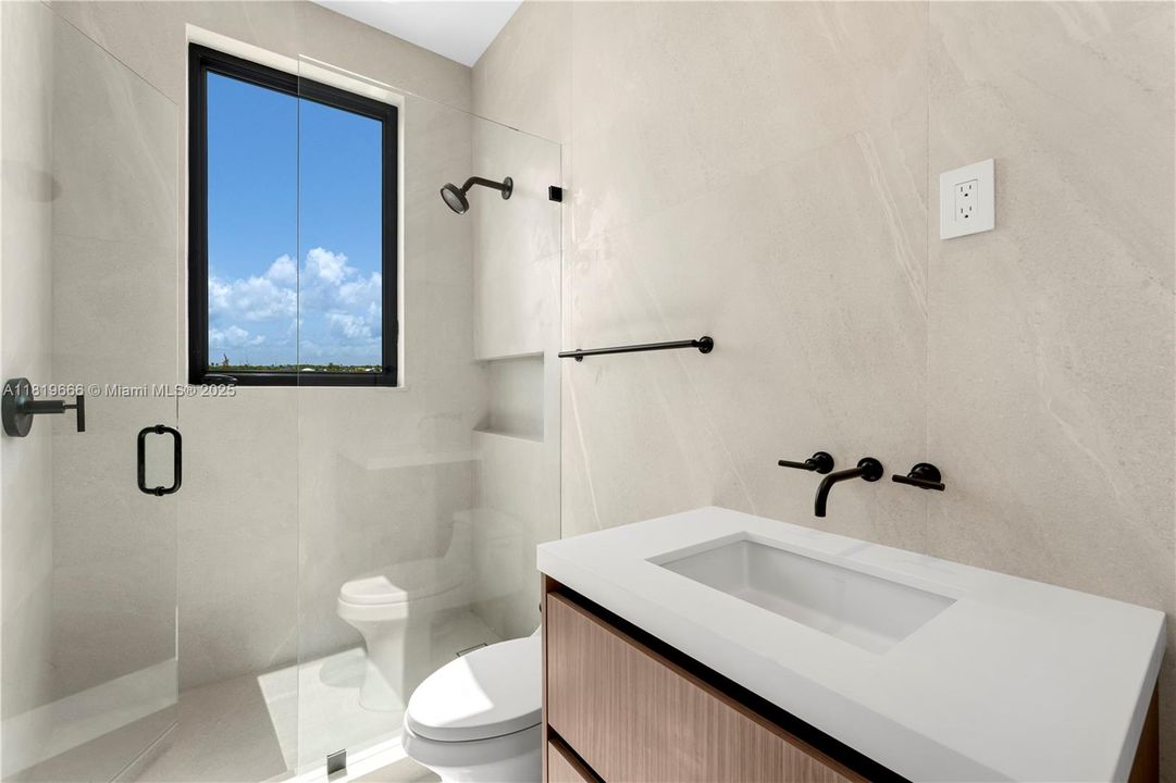 For Sale: $4,850,000 (5 beds, 5 baths, 4306 Square Feet)