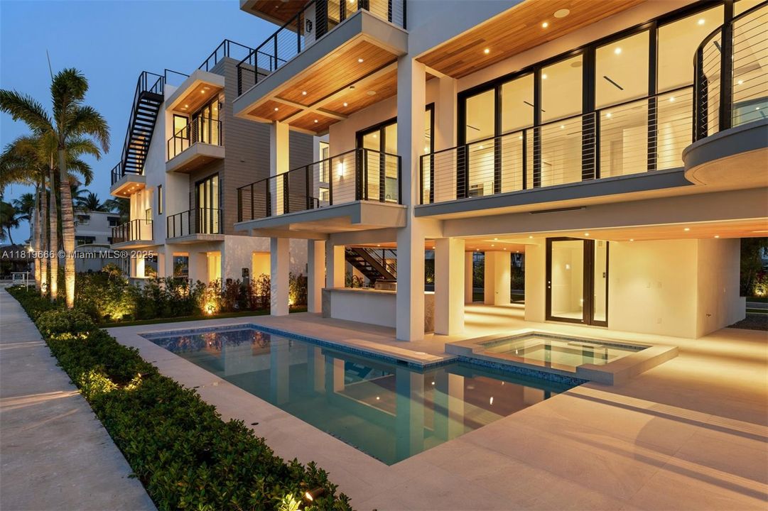 For Sale: $4,850,000 (5 beds, 5 baths, 4306 Square Feet)