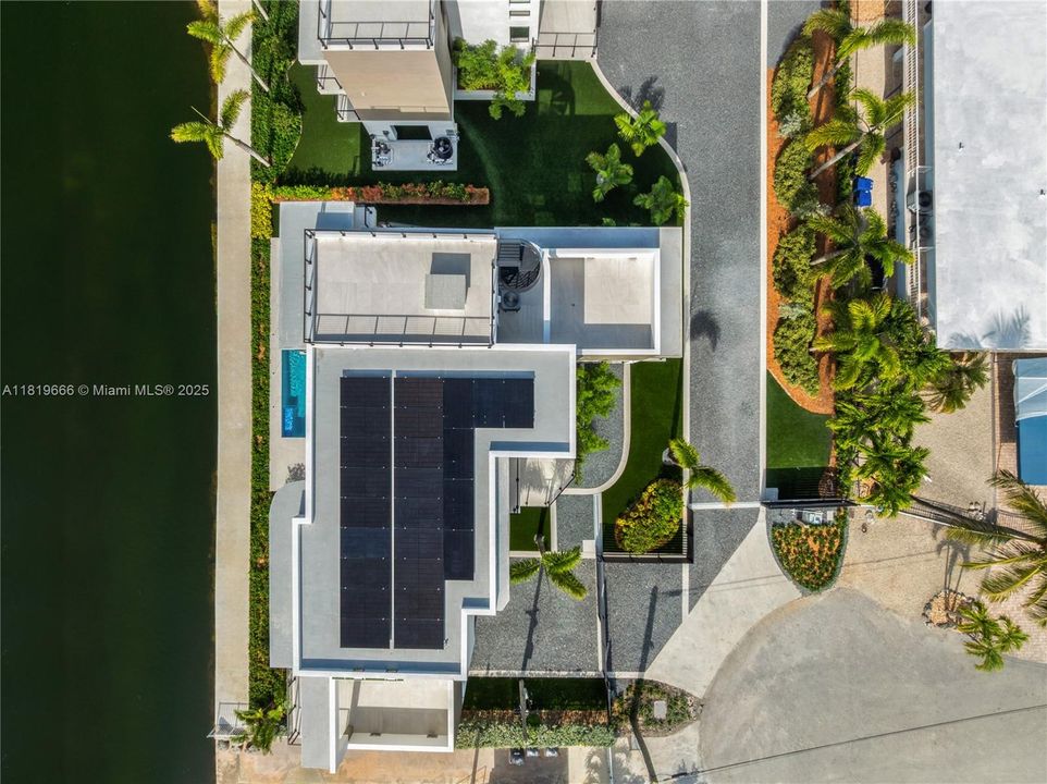 For Sale: $4,850,000 (5 beds, 5 baths, 4306 Square Feet)