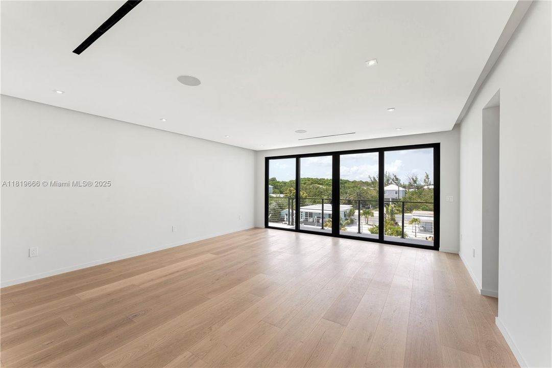 For Sale: $4,850,000 (5 beds, 5 baths, 4306 Square Feet)