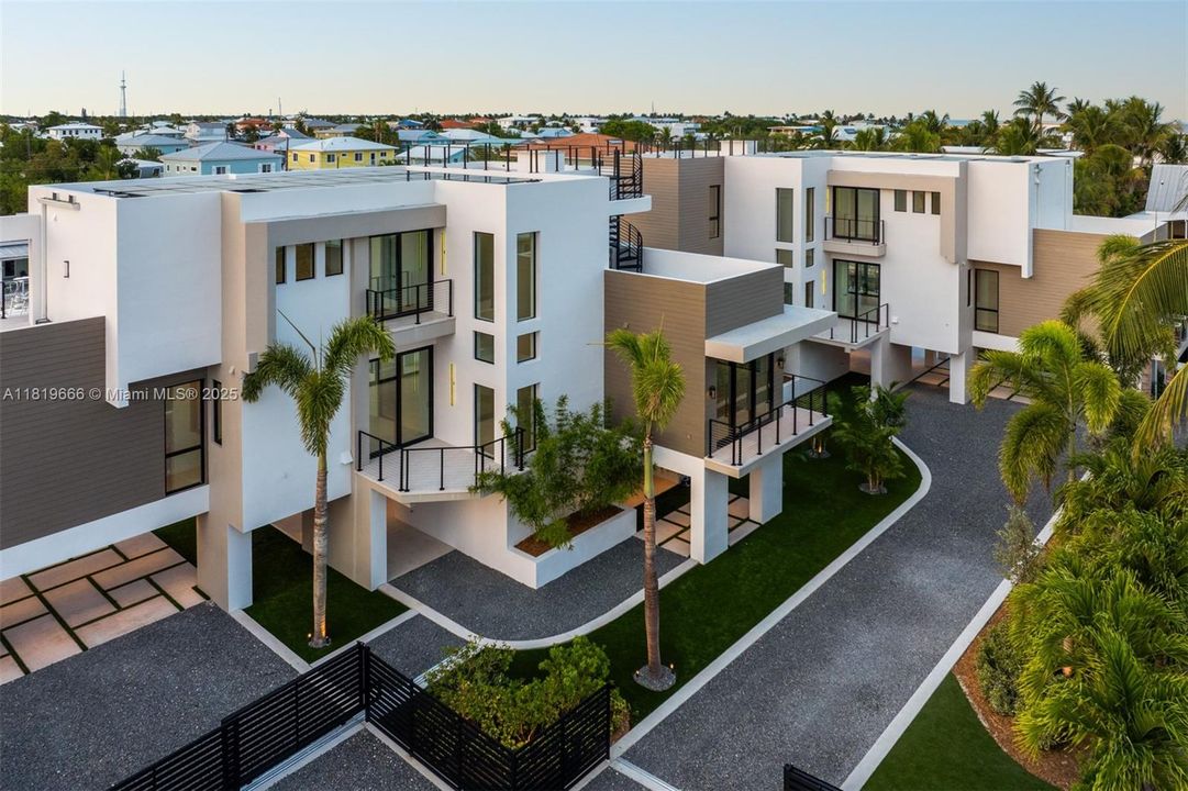 For Sale: $4,850,000 (5 beds, 5 baths, 4306 Square Feet)