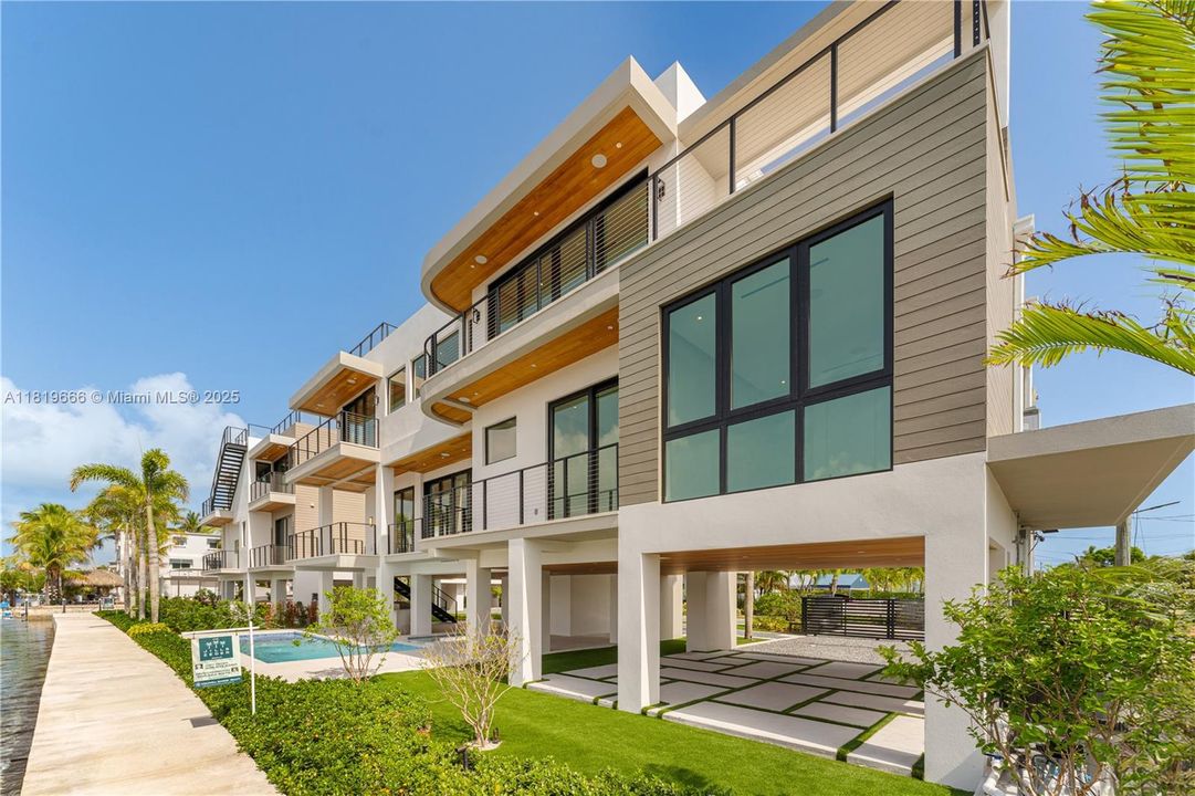 For Sale: $4,850,000 (5 beds, 5 baths, 4306 Square Feet)