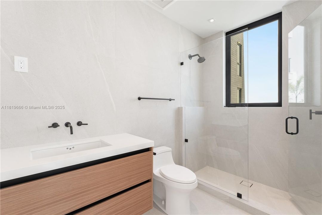 For Sale: $4,850,000 (5 beds, 5 baths, 4306 Square Feet)