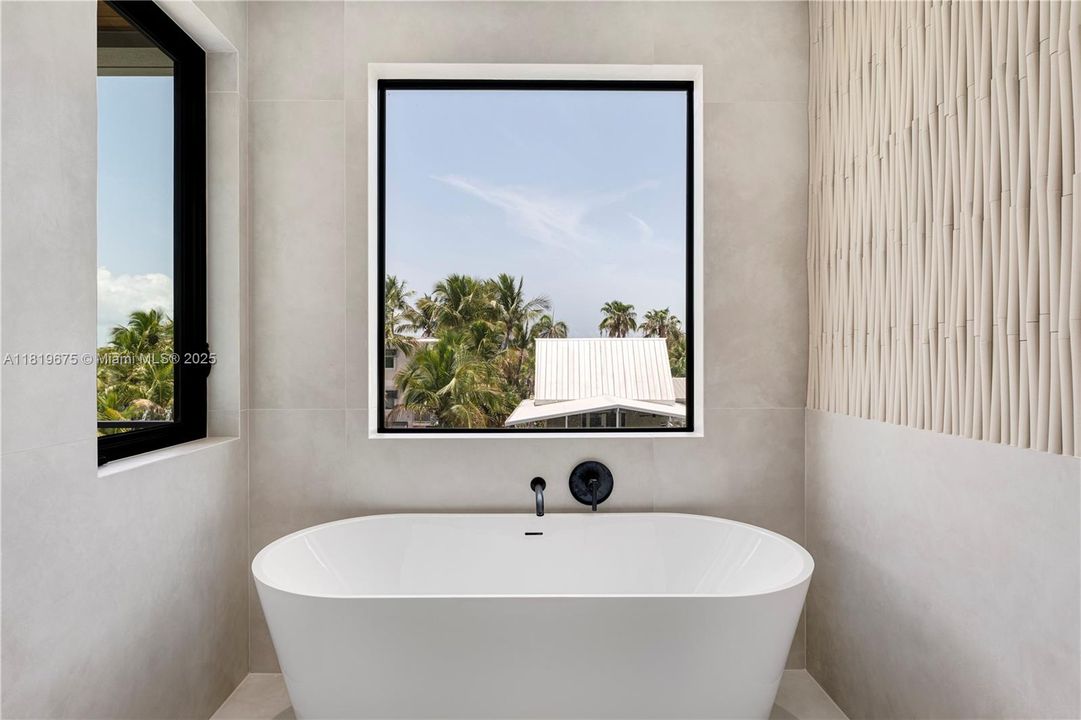 For Sale: $4,950,000 (5 beds, 5 baths, 4473 Square Feet)