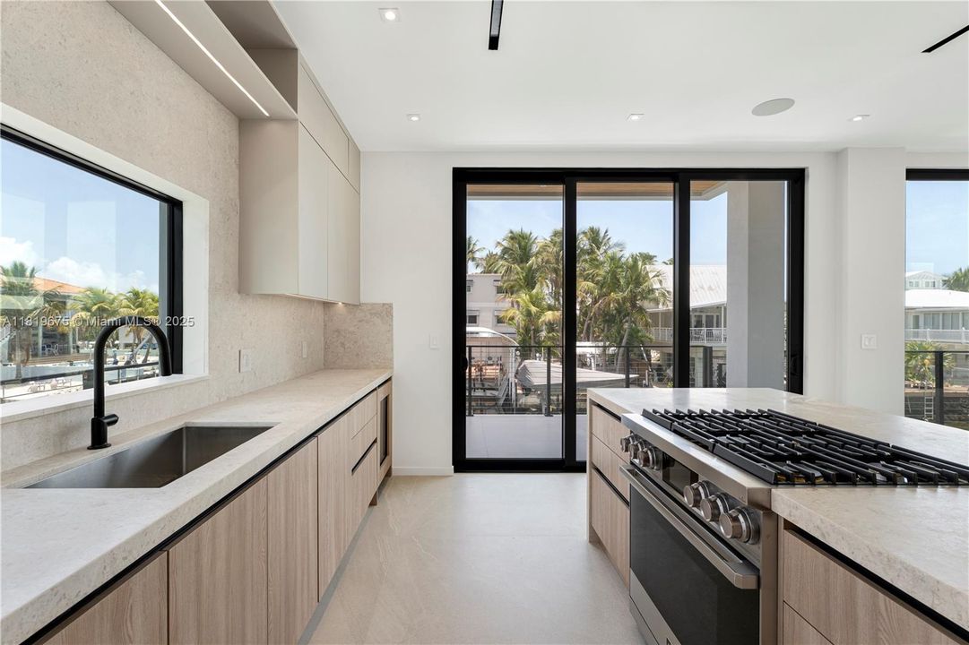 For Sale: $4,950,000 (5 beds, 5 baths, 4473 Square Feet)