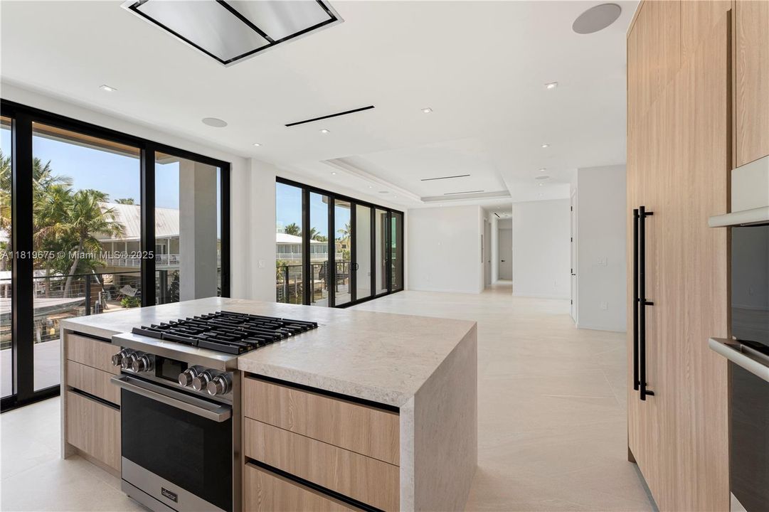 For Sale: $4,950,000 (5 beds, 5 baths, 4473 Square Feet)