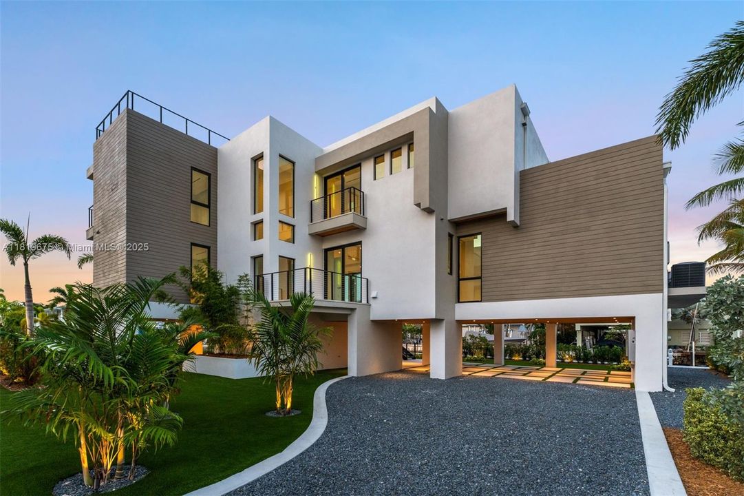 For Sale: $4,950,000 (5 beds, 5 baths, 4473 Square Feet)