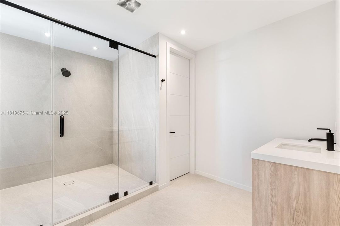 For Sale: $4,950,000 (5 beds, 5 baths, 4473 Square Feet)