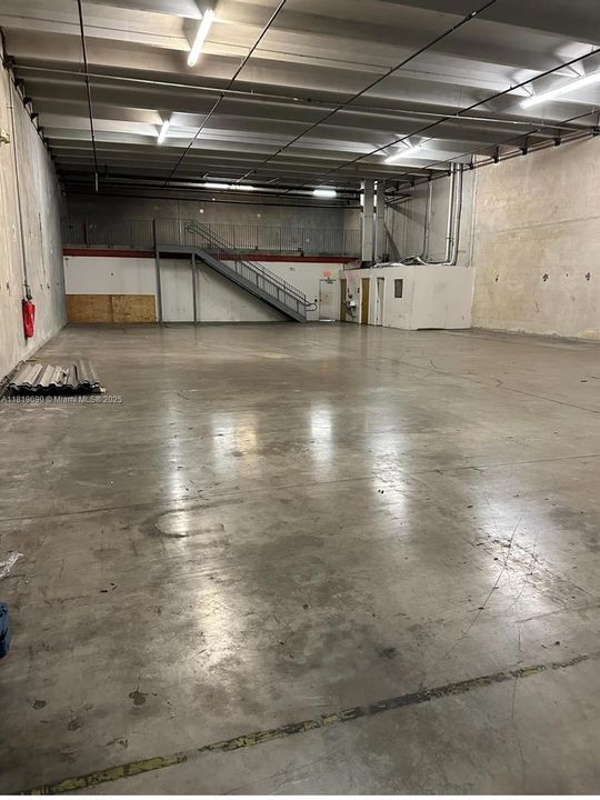 最近售出: $2,887,200 (0 贝兹, 0 浴室, 0 平方英尺)